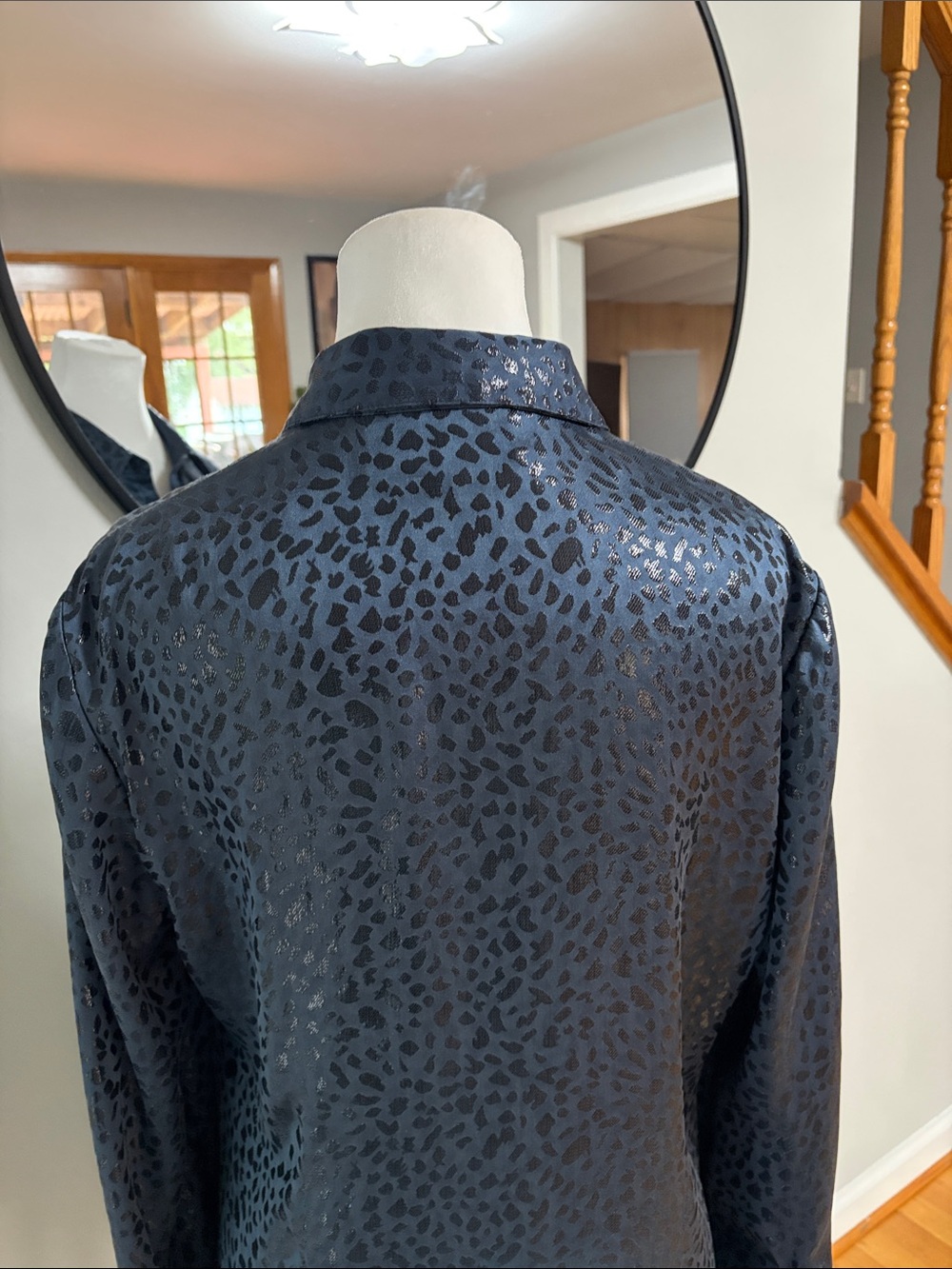 Chico’s Silk Blend Blue Black Leopard Print Button‎ Up Tunic Blouse Shirt Sz 1 - Picture 11 of 13
